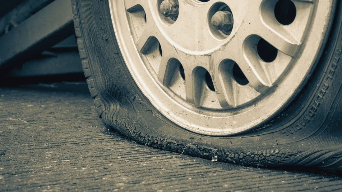 Ako opraviť defekt na aute a kedy je potrebná výmena kolesa?